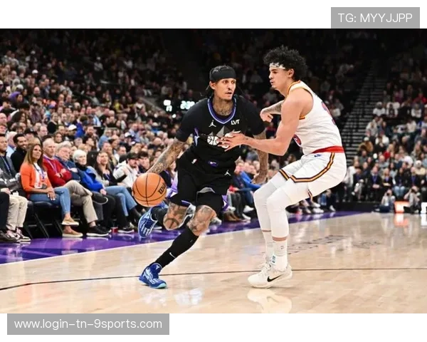 克拉克森连续命中三分，爵士 bench 火力拉满